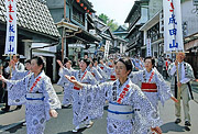 春の部　佳作　【参道を埋め尽くす見事な総踊り！】佐々木　勇（千葉市）